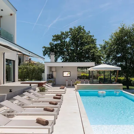 Fuskulina - Stunning Close To Porec